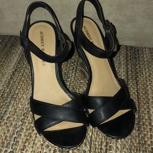 Black scrappy wedges size 7